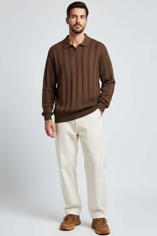 كنزة رجالية بياقة بولو وتفاصيل حياكة على شكل خلية نحل، بني