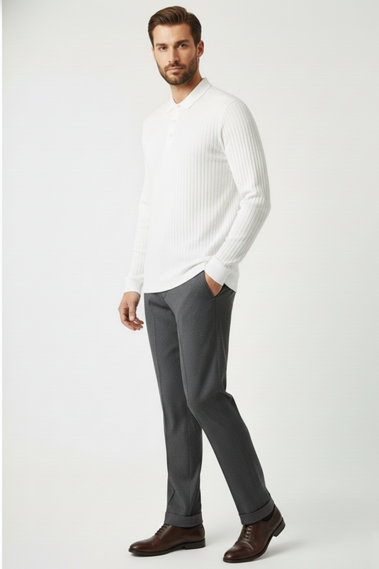 قميص رجالي بياقة بولو وأكمام طويلة بلون عاجي