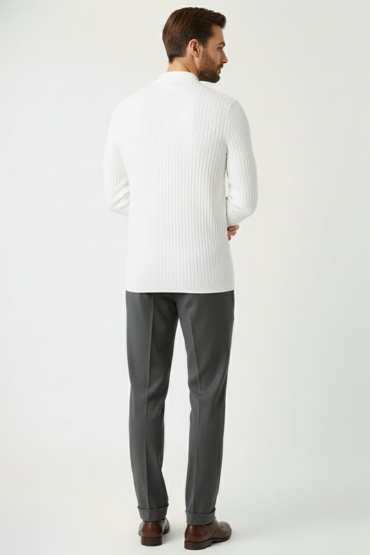 قميص رجالي بياقة بولو وأكمام طويلة بلون عاجي