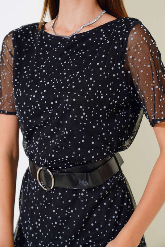 Robe mini noire à pois avec ceinture