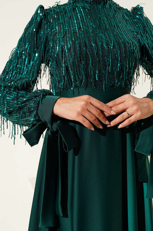 Abendkleid mit Pailletten und gebundenen Ärmeln in Grün