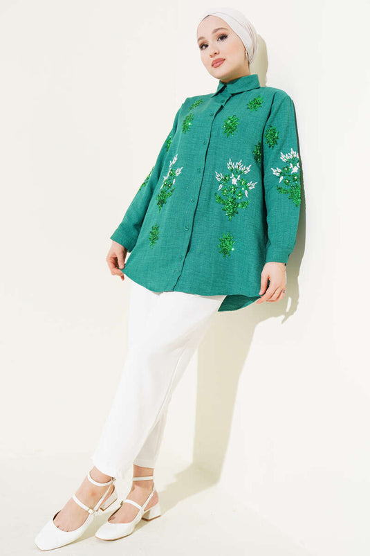 قميص مطرز بالترتر باللون الأخضر
