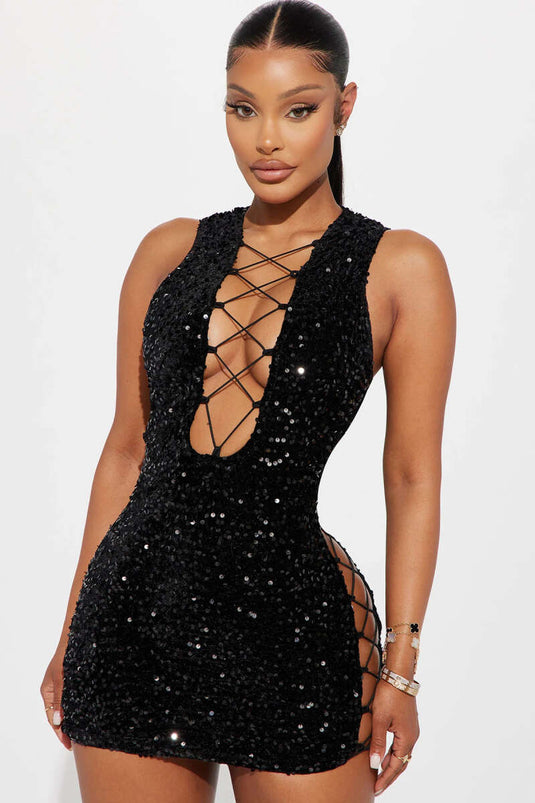 قميص نوم خيالي أسود من الحبل المزين بالترتر