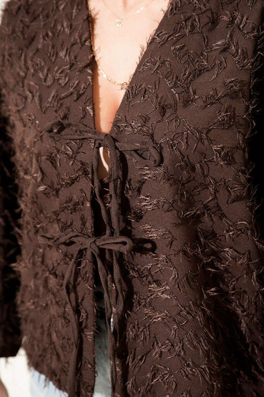 Kimono con coulisse e dettagli a frange, colore caffè