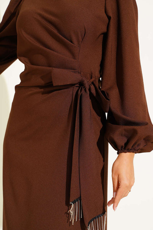 Abendkleid mit seitlicher Schleife und Quaste in Braun