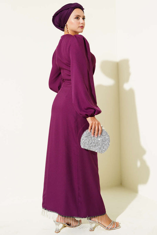 Robe de soirée violette à pampilles et pierres nouées sur le côté