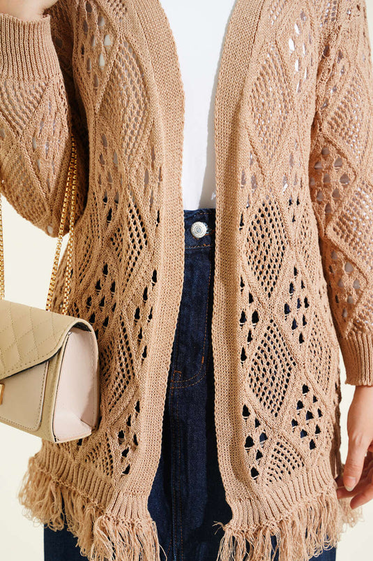 Cardigan traforato con motivo a losanghe e frange, colore latte