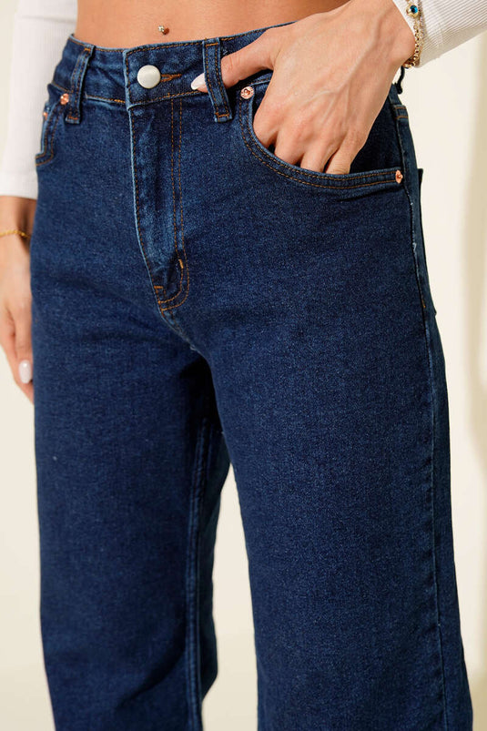 بنطلون جينز أزرق بحافة مزينة بشرابات