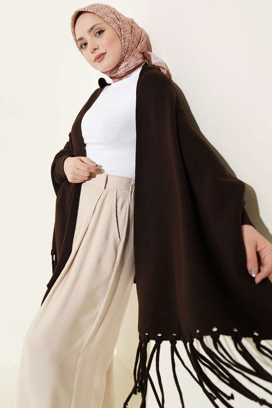 Poncho in maglia con frange marrone