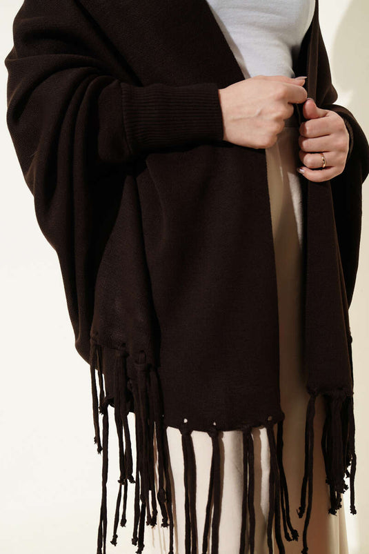 Poncho in maglia con frange marrone