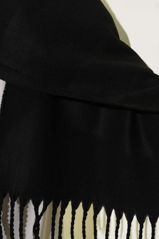 وشاح كتف ناعم مزين بشرابات أسود