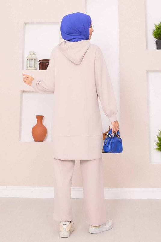 بدلة حجاب من قطعتين مطرزة بغطاء للرأس باللون البيج