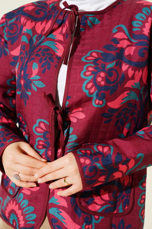 Veste courte matelassée à motif rétro bordeaux