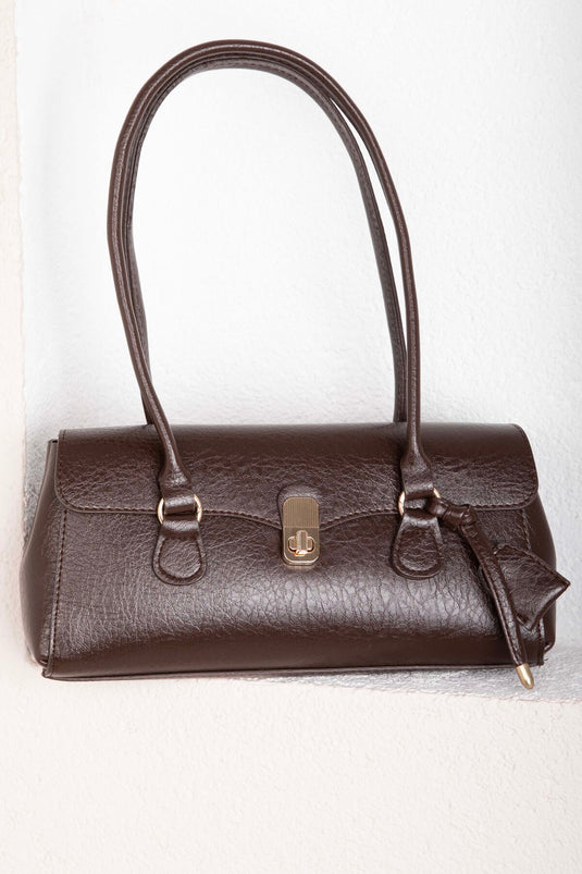 حقيبة باغيت بتفاصيل قفل عتيق بني