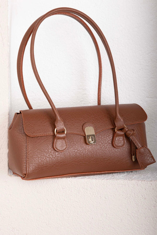 Borsa baguette con chiusura a scatto retrò color cuoio