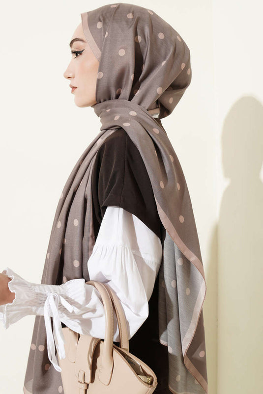 وشاح بنقشة نقاط البولكا الكلاسيكية بلون بيج رملي