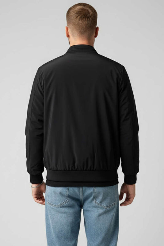 سترة رجالية بتفاصيل مضلعة باللون الأسود