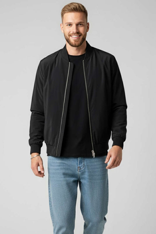 سترة رجالية بتفاصيل مضلعة باللون الأسود