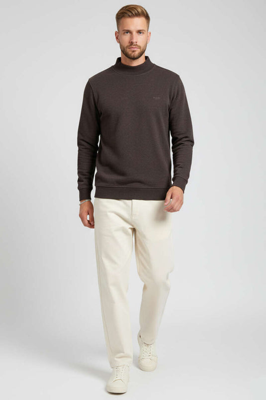 سويت شيرت رجالي من قماش سلانيك مضلع بلون بني داكن
