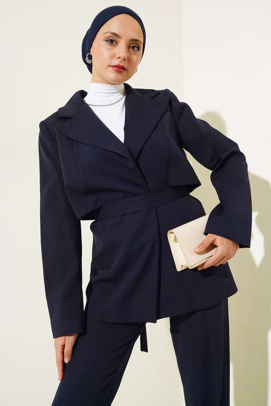 Costume deux pièces bleu marine avec veste coupe-vent