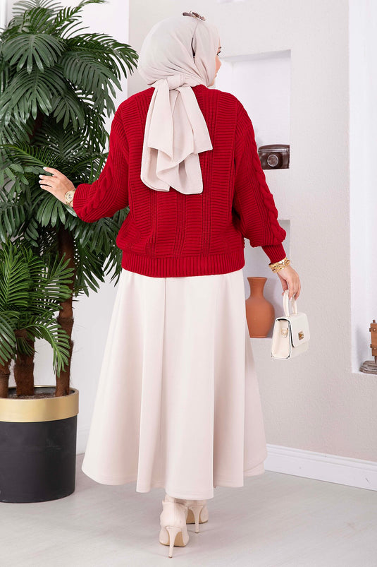 Rote Strickjacke Mit Haarzopf-Muster Und Knöpfen