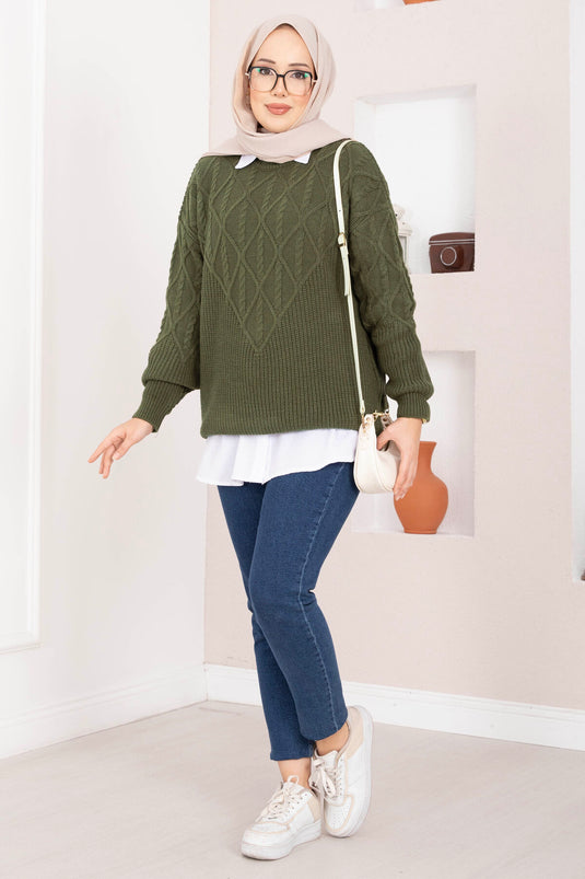 كنزة صوفية بنمط ضفائر الشعر باللون الأخضر الزيتوني