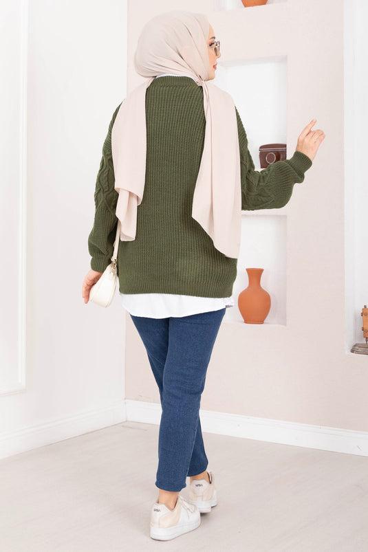 كنزة صوفية بنمط ضفائر الشعر باللون الأخضر الزيتوني