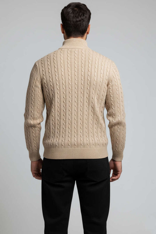 كنزة صوفية بيج بسحاب أمامي وتفاصيل حياكة كابل