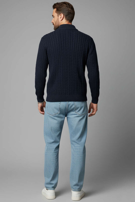 كنزة صوفية زرقاء داكنة بسحاب أمامي وتفاصيل حياكة كابل