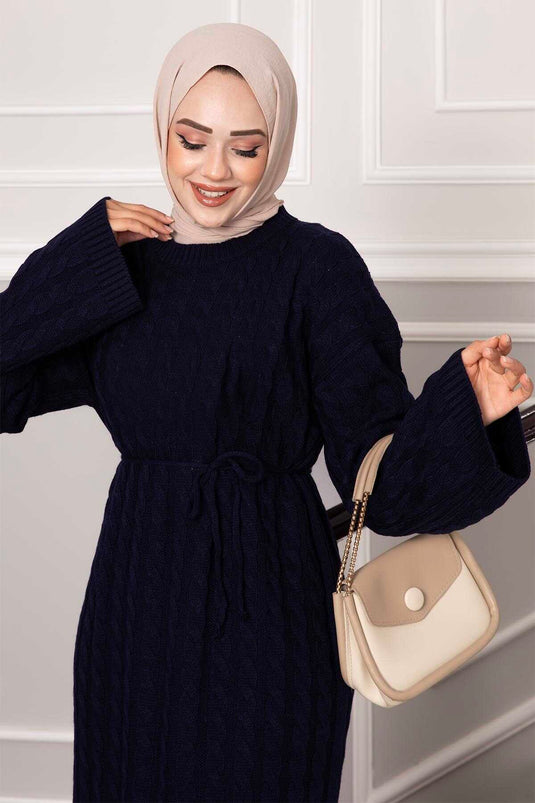 Robe tricotée avec tresse, bleu marine
