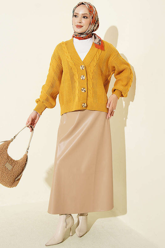 Kurzer Senf-Button-Strickcardigan
