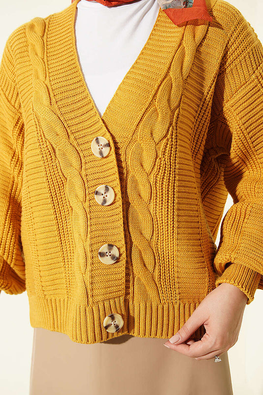Kurzer Senf-Button-Strickcardigan