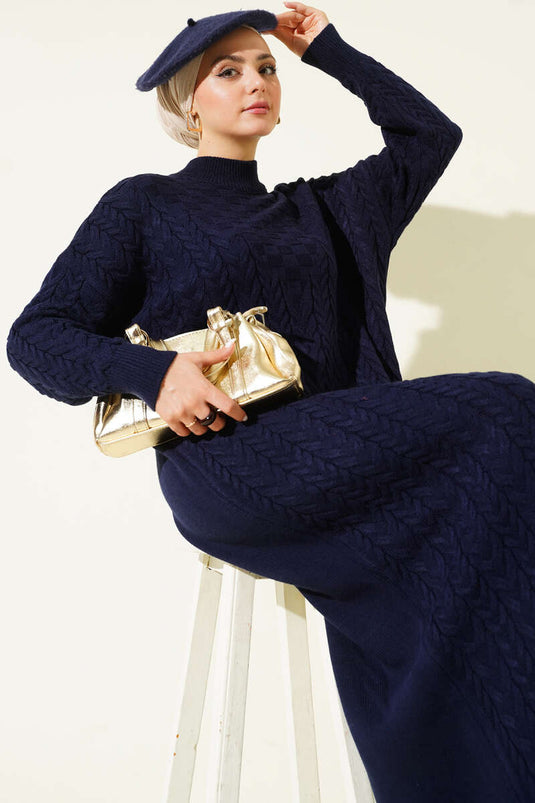 فستان محبوك مزخرف بضفائر باللون الأزرق الداكن