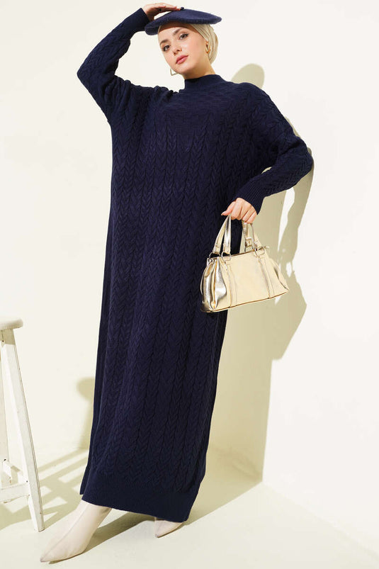 Robe En Tricot Texturé Marine Avec Tresses De Cheveux