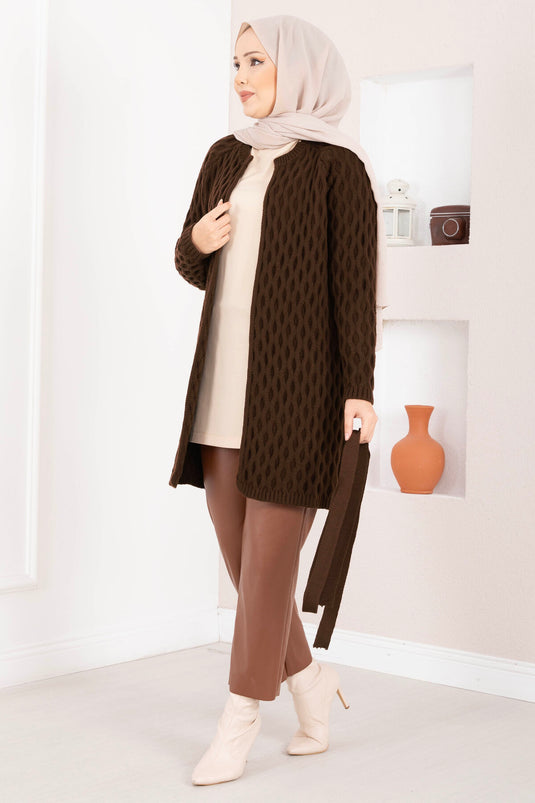 Gilet en maille à ceinture tressée, marron