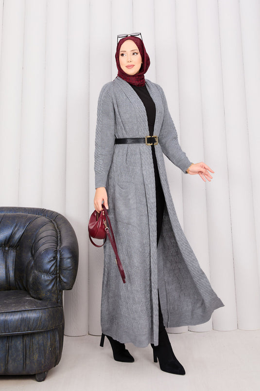 Gilet tricoté gris à col châle et hijab