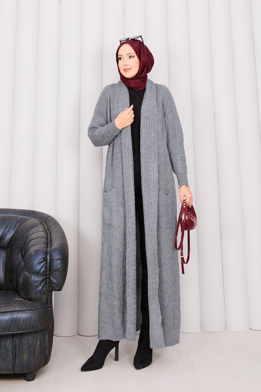 Gilet tricoté gris à col châle et hijab