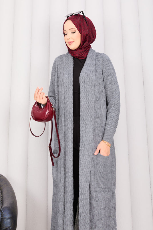 Gilet tricoté gris à col châle et hijab