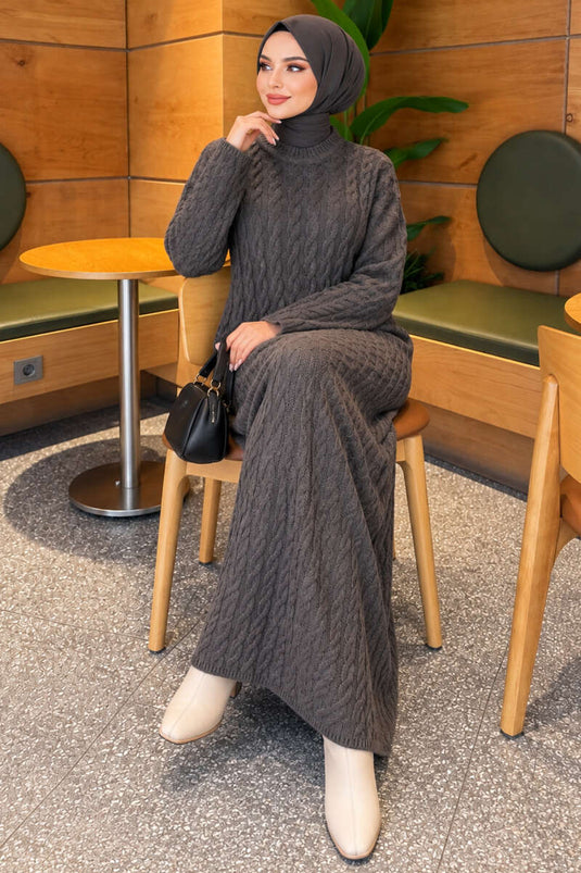 Robe En Maille Basique À Tresses Et Couleur Anthracite