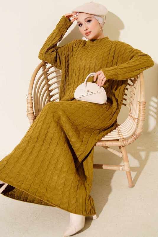 Basic Strickkleid mit Zopfstrickmuster in Ölgrün