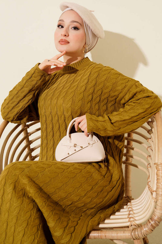 Basic Strickkleid mit Zopfstrickmuster in Ölgrün