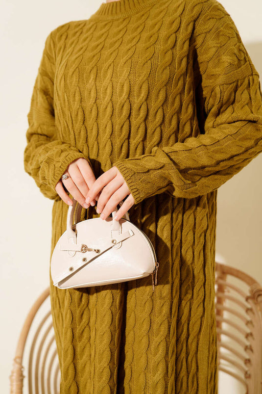 Basic Strickkleid mit Zopfstrickmuster in Ölgrün