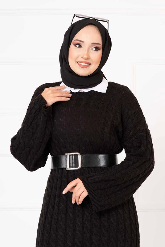 Robe En Tricot Noire Avec Cheveux Tressés