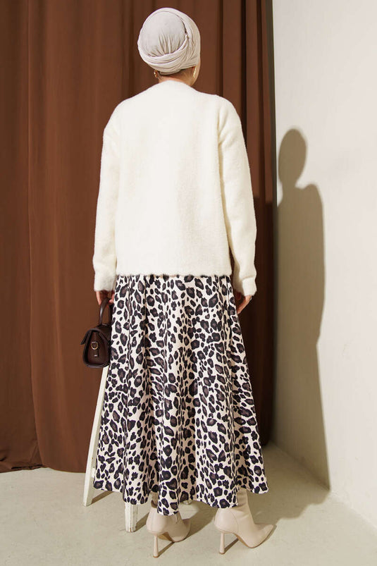 Bearded Flower Motif Cardigan in Ecru