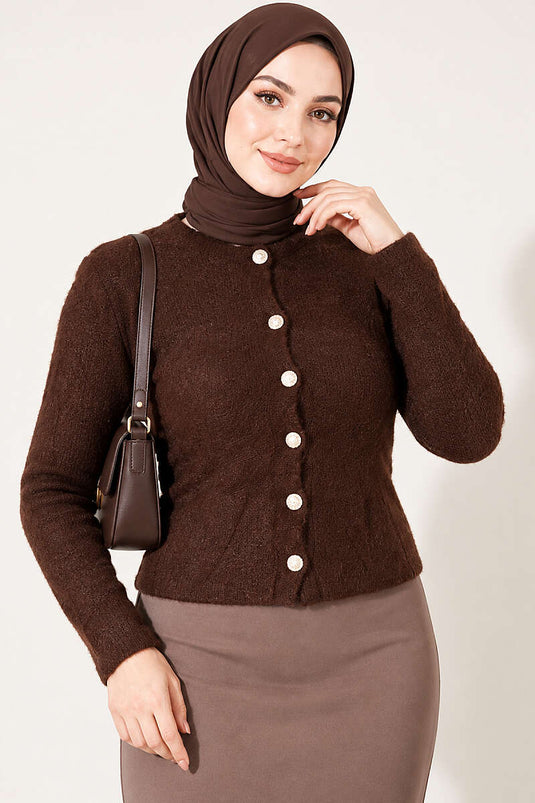 كارديجان قصير بني بأزرار