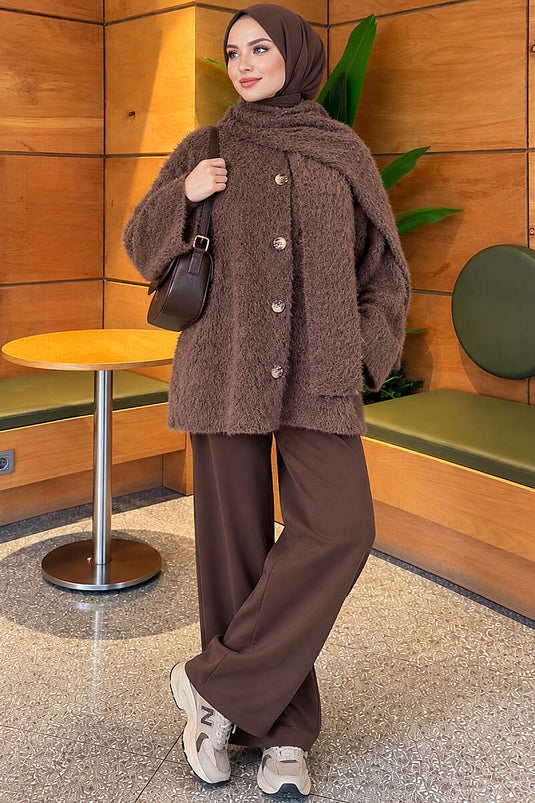 Cappotto Con Bottoni E Scialle Con Barba In Visone