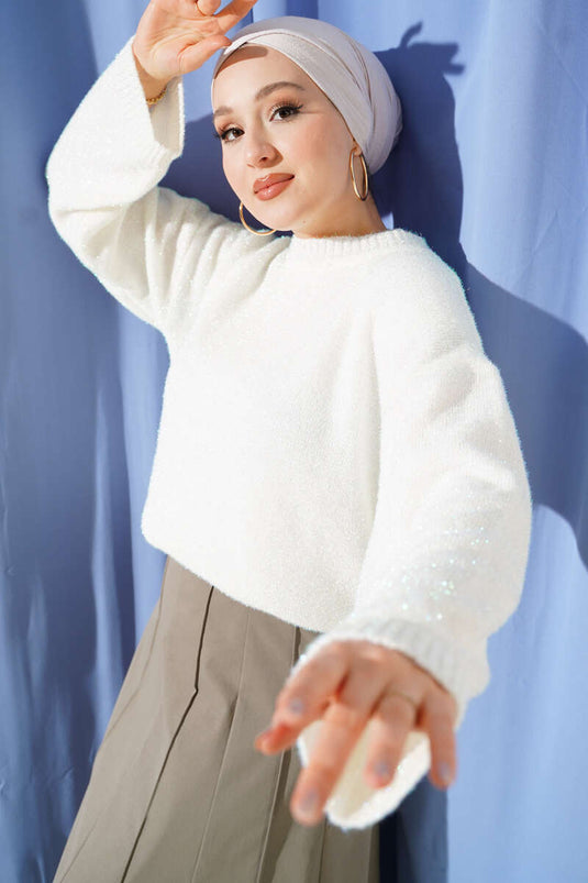 كنزة تريكو لامعة بلون بيج مع لحية