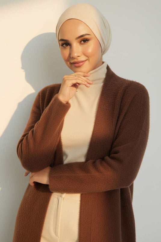 كاردغان ذو اللحية بأكمام طويلة بلون القهوة