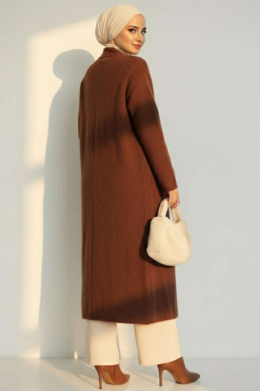 كاردغان ذو اللحية بأكمام طويلة بلون القهوة