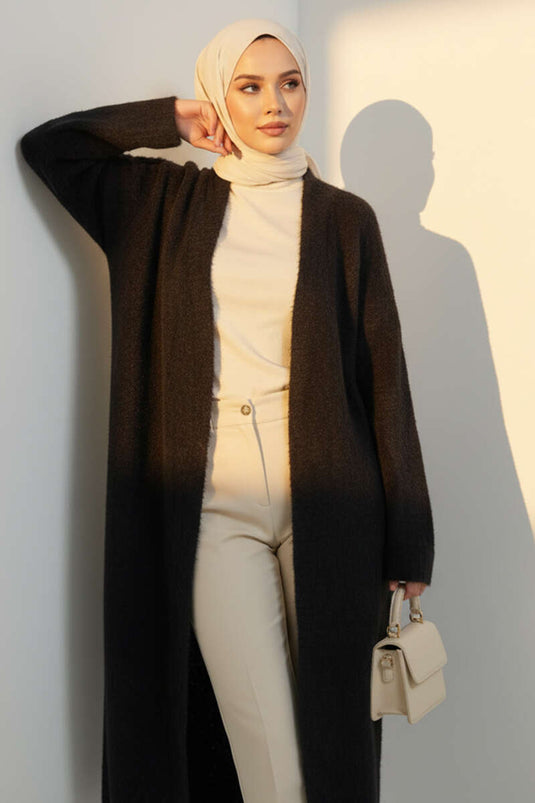 Bärtiger langärmliger schwarzer Cardigan